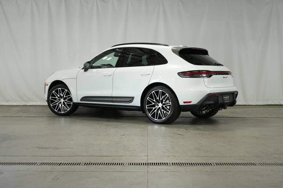 Certified 2025 Porsche Macan Turbo AWD/4WD image 3