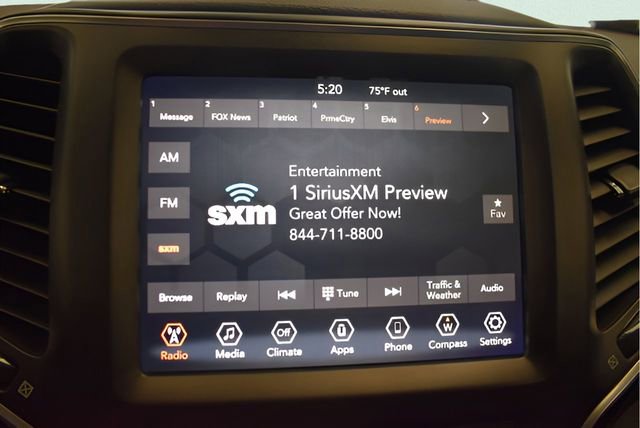 Used 2019 Jeep Cherokee Trailhawk AWD/4WD image 26