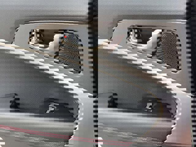 Used 2025 Genesis G70 2.5T w/ Sport Prestige Package image 25