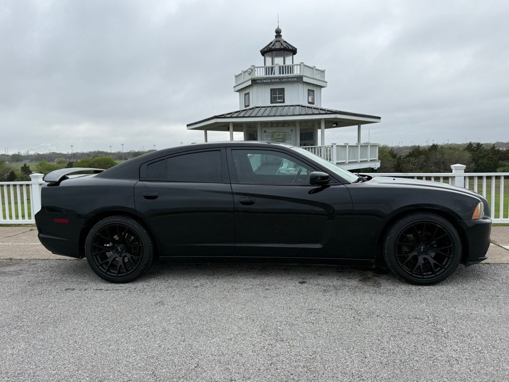 Used 2014 Dodge Charger SXT w/ Blacktop Package RWD image 4