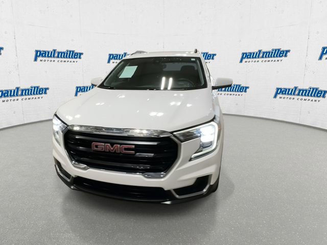 Used 2022 GMC Terrain SLE w/ Driver Convenience Package image 4
