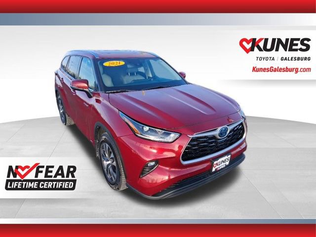 Used 2021 Toyota Highlander XLE image 1