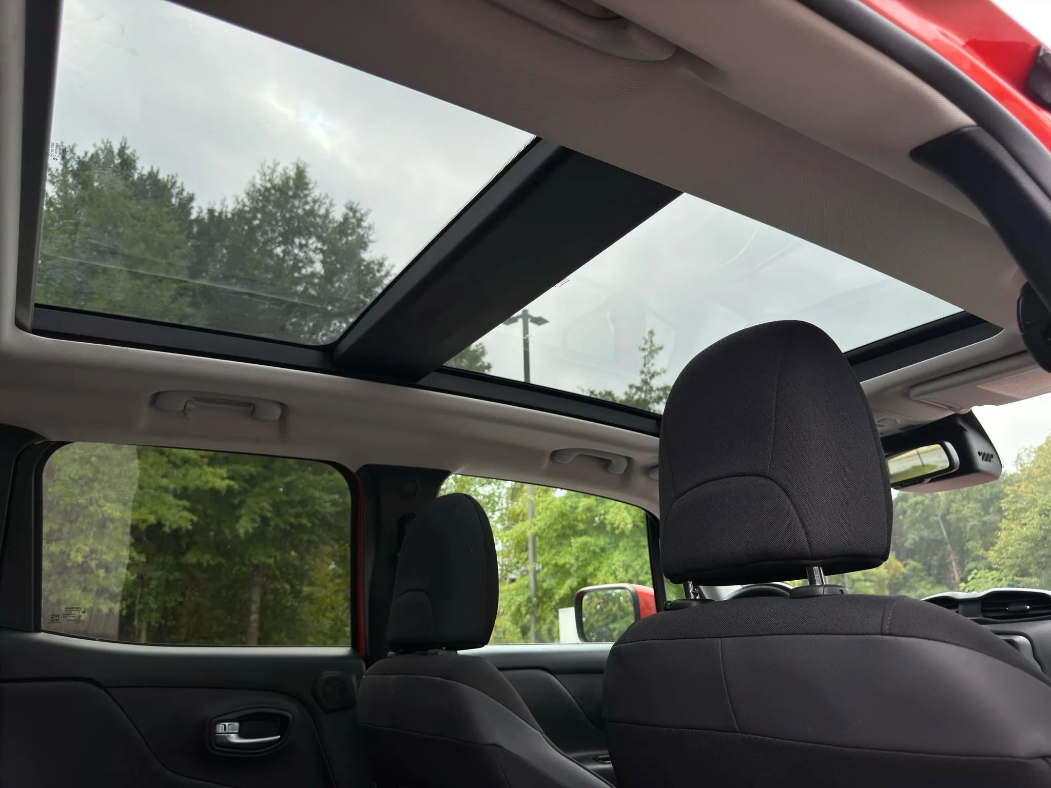 Used 2018 Jeep Renegade Altitude w/ UConnect 8.4 Nav Group image 40