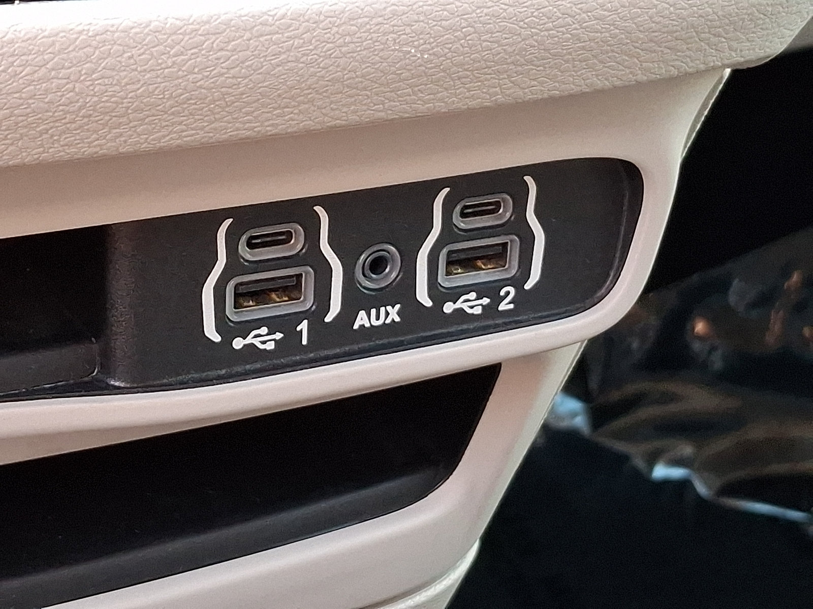 Used 2024 Chrysler Pacifica Touring-L FWD image 26