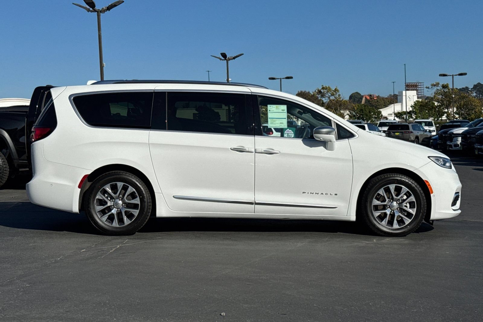 Used 2022 Chrysler Pacifica Pinnacle FWD image 4