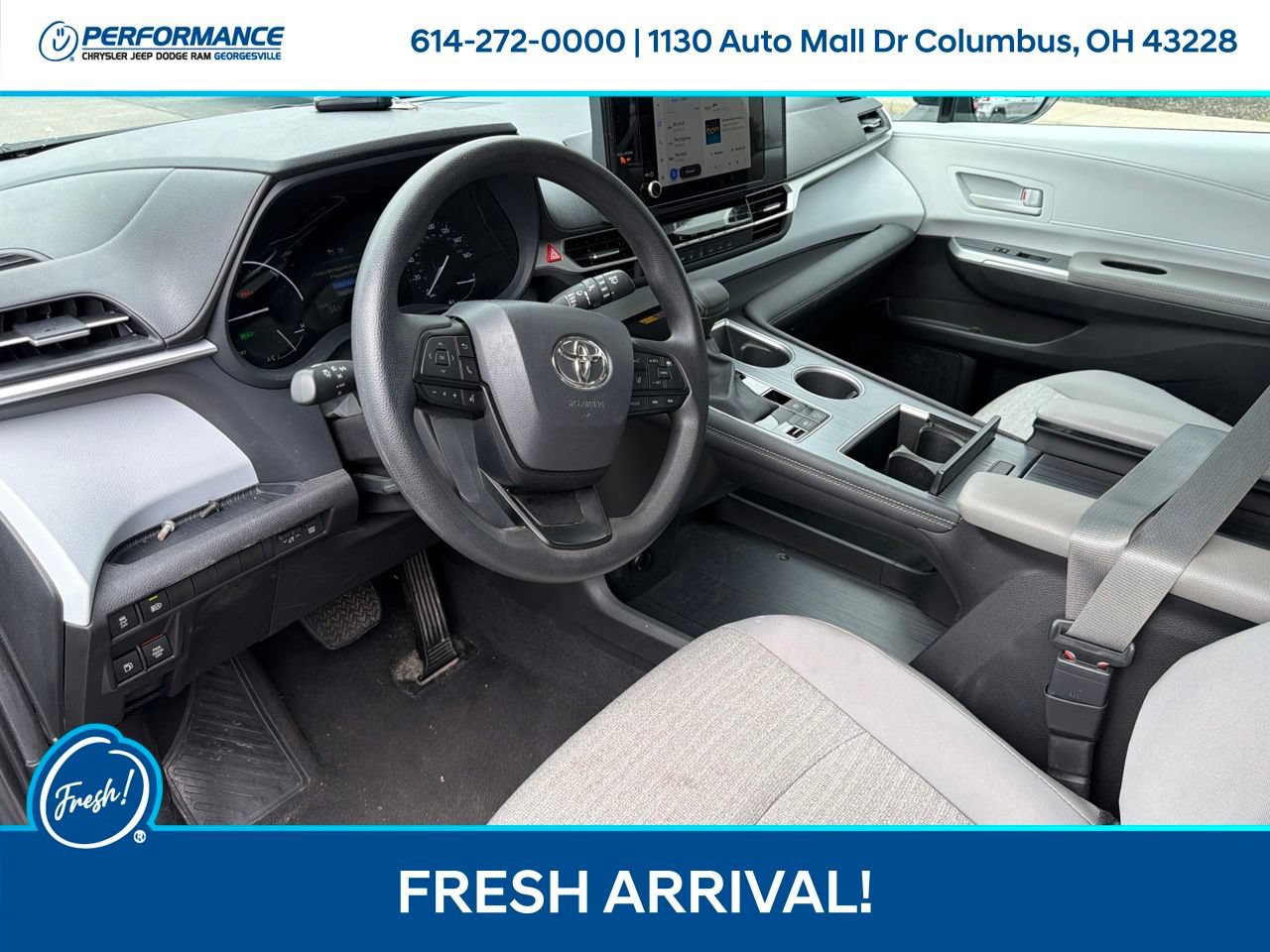 Used 2025 Toyota Sienna LE FWD image 13