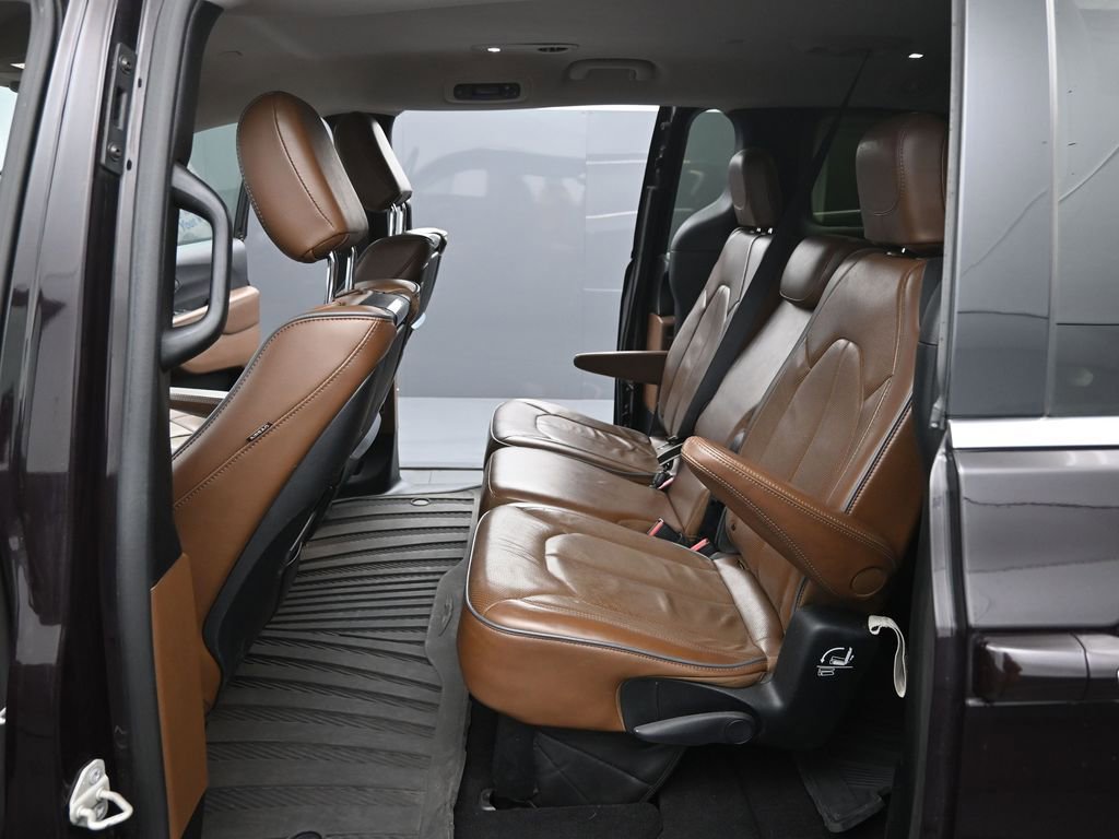 Used 2018 Chrysler Pacifica Limited image 13