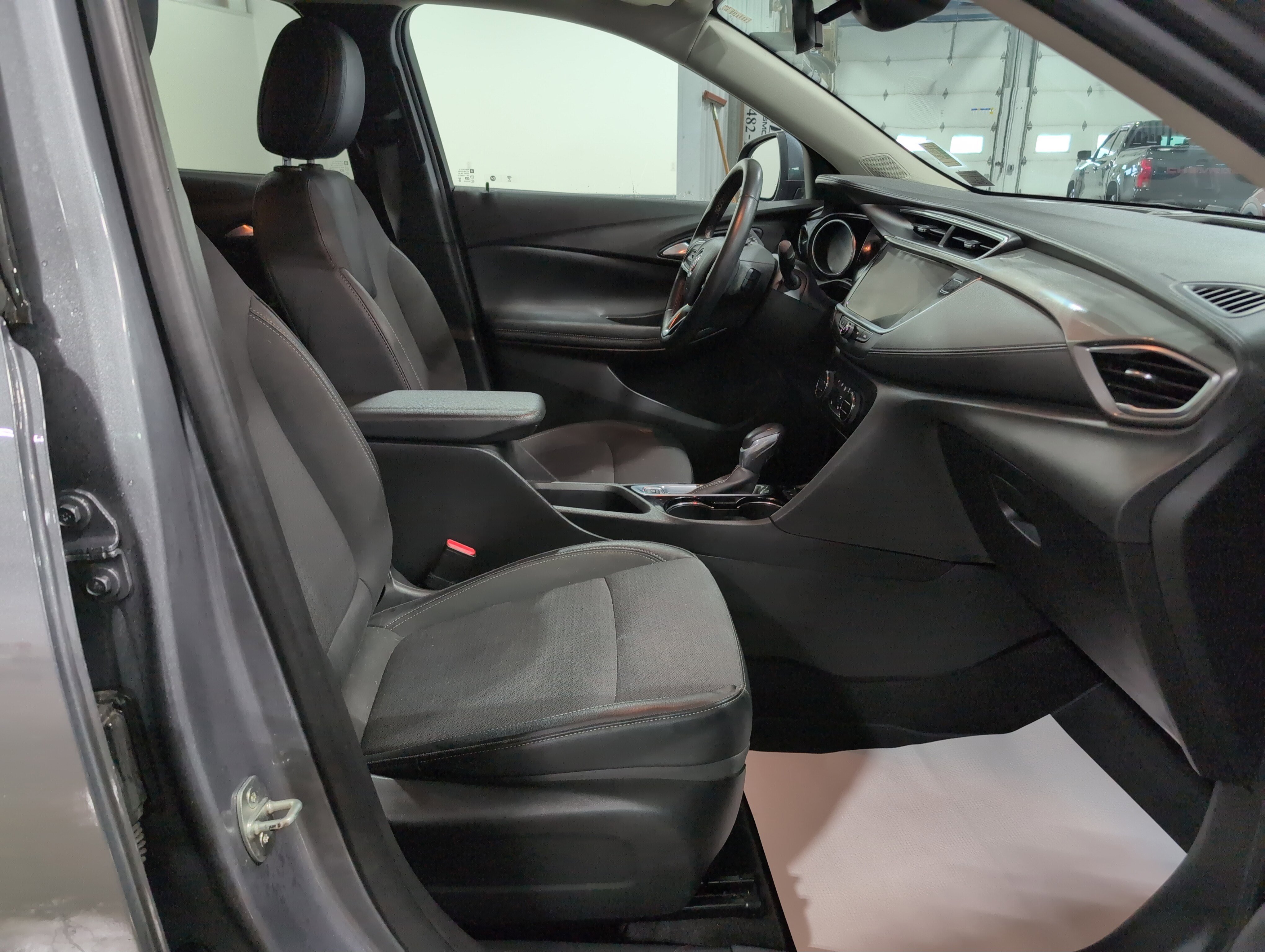 Used 2021 Buick Encore GX Select image 13