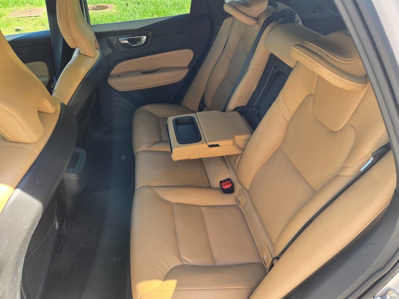 Used 2020 Volvo XC60 T5 Momentum image 18