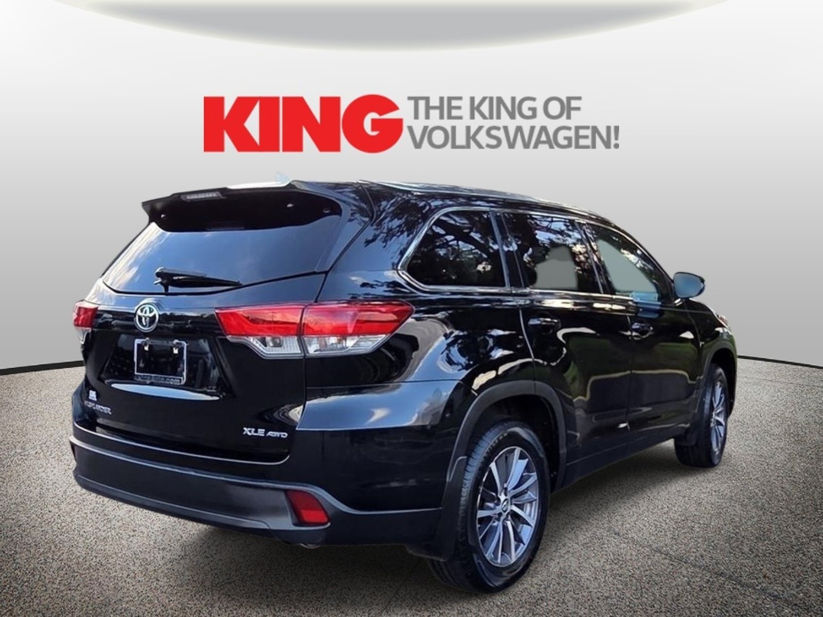 Used 2018 Toyota Highlander XLE AWD/4WD image 3
