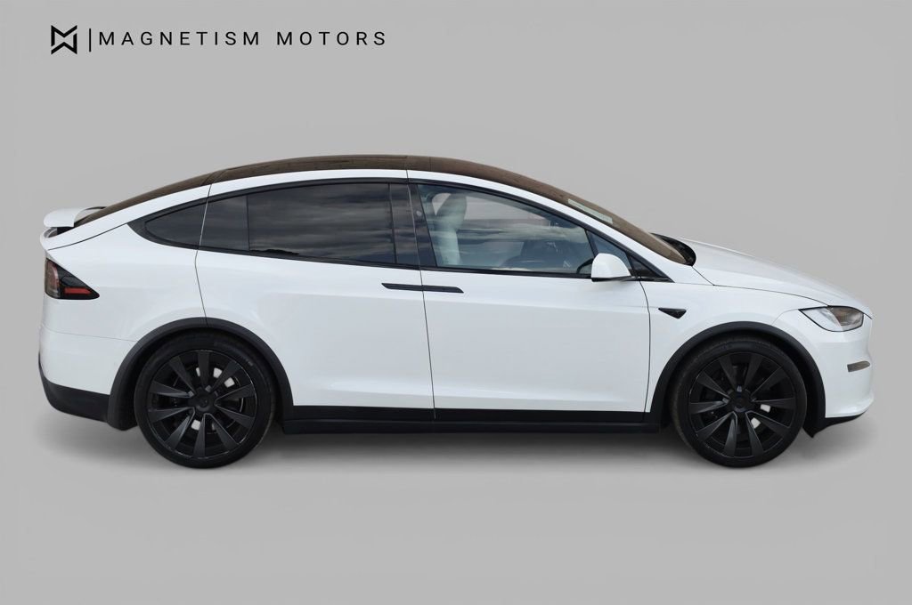 Used 2022 Tesla Model X Plaid image 3
