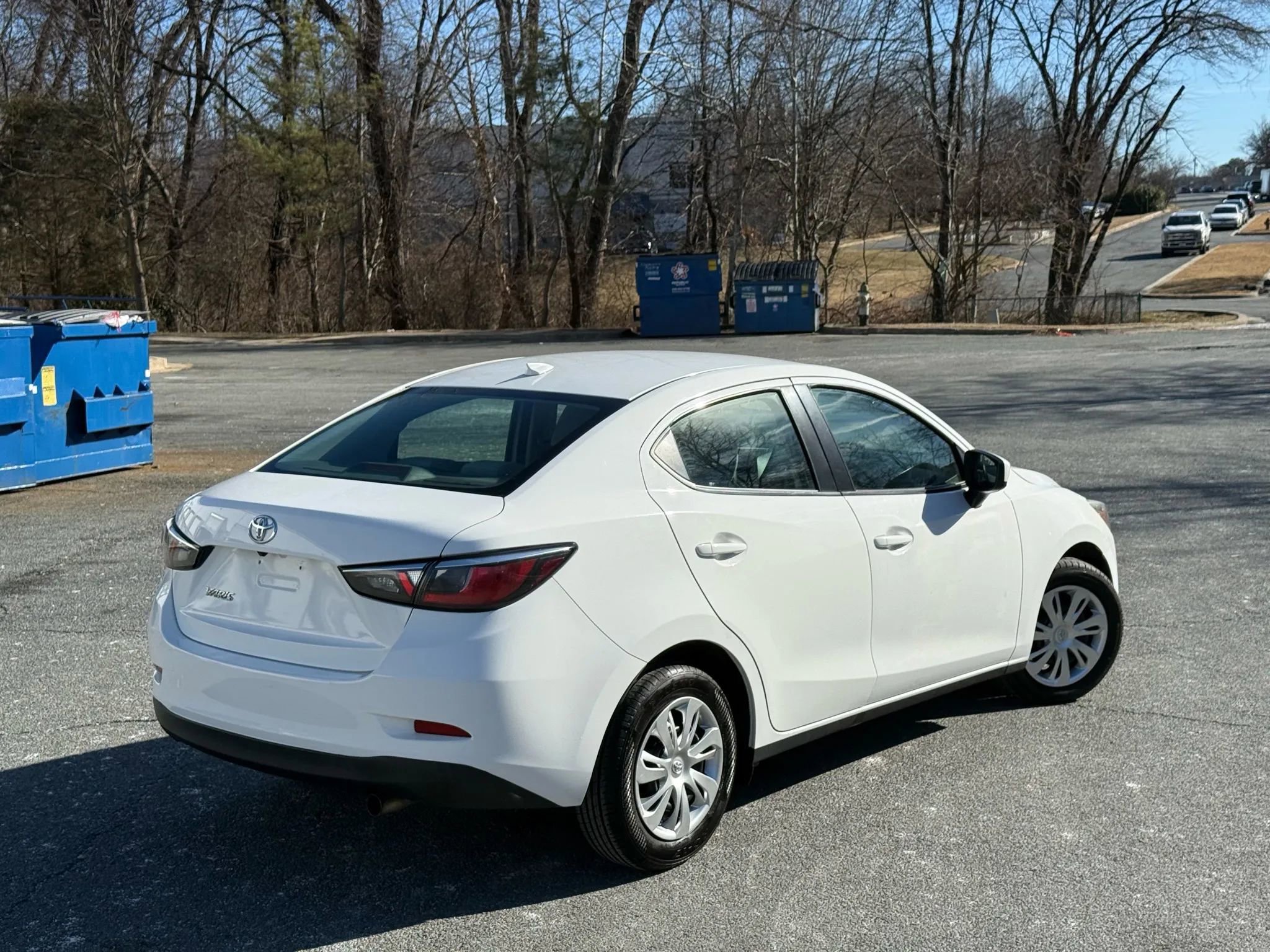 Used 2019 Toyota Yaris L image 4