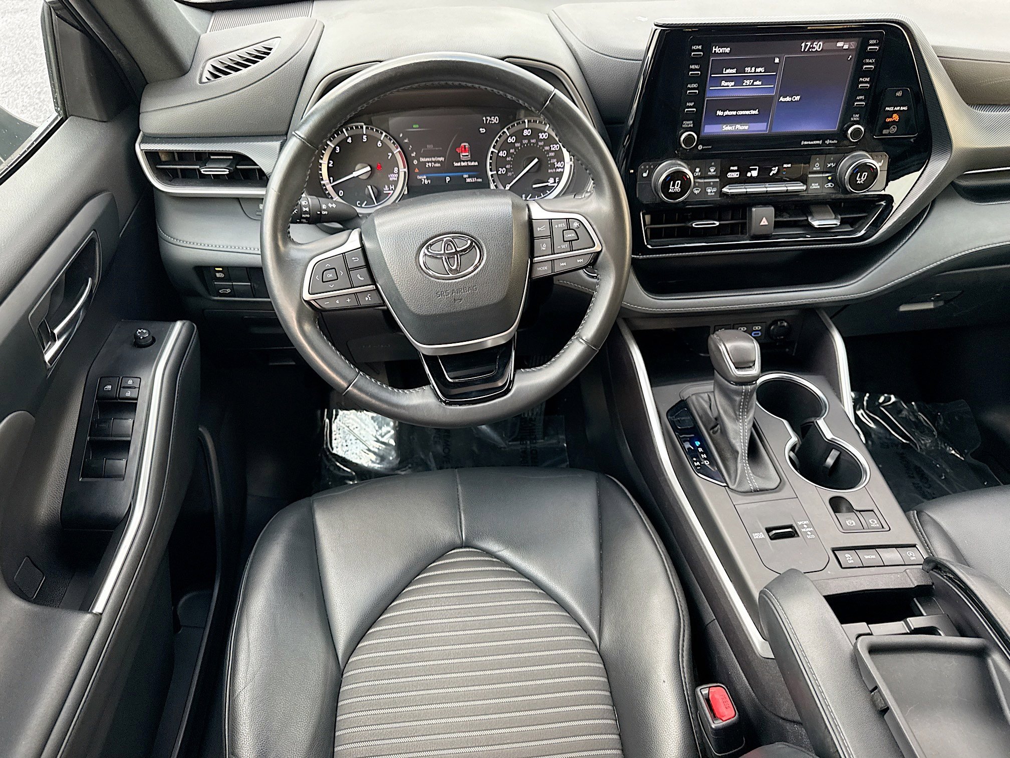 Used 2022 Toyota Highlander XSE image 16