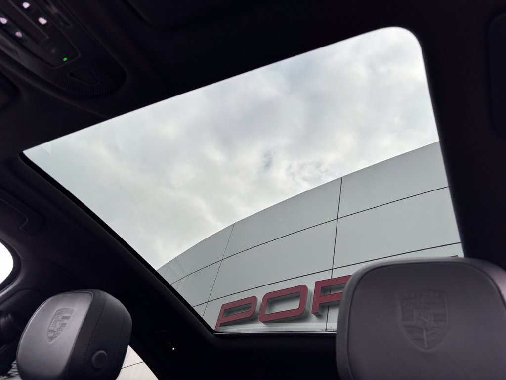 Certified 2026 Porsche Cayenne Coupe AWD/4WD image 36