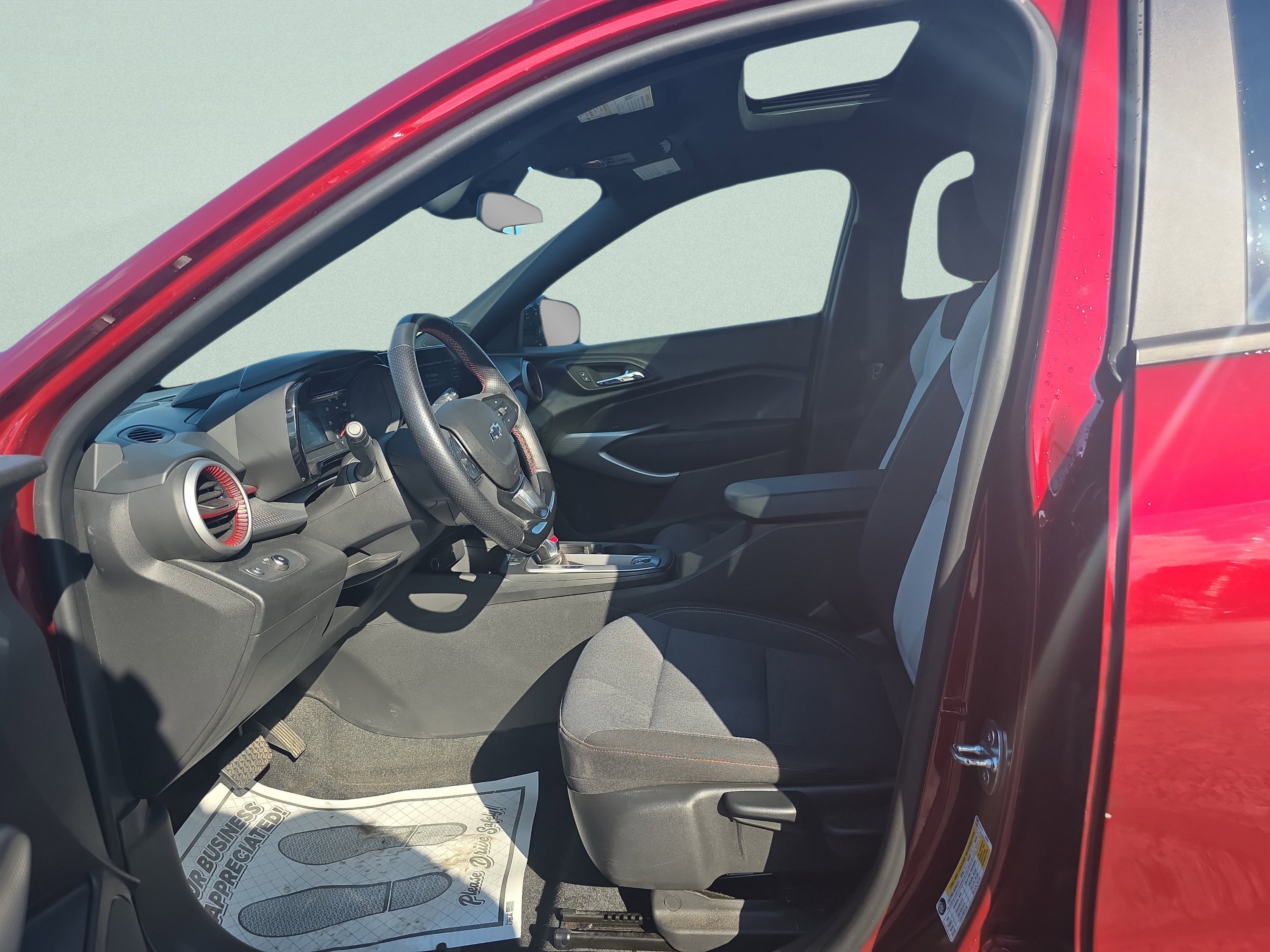 Used 2024 Chevrolet Trax RS w/ Sunroof Package FWD image 12