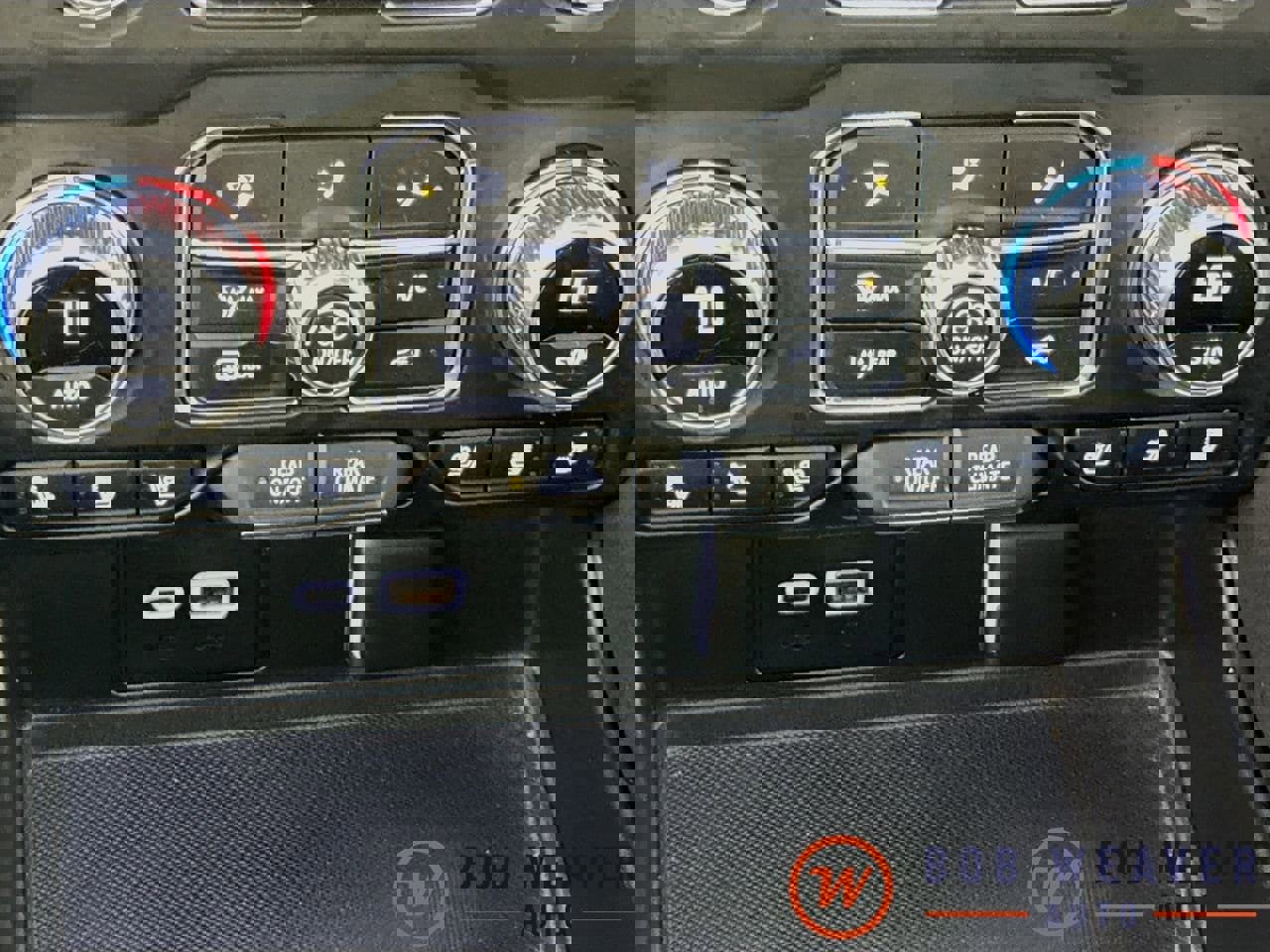 Used 2024 GMC Yukon XL AT4 AWD/4WD image 21