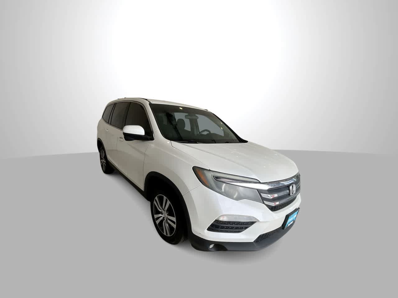 Used 2017 Honda Pilot EX image 2