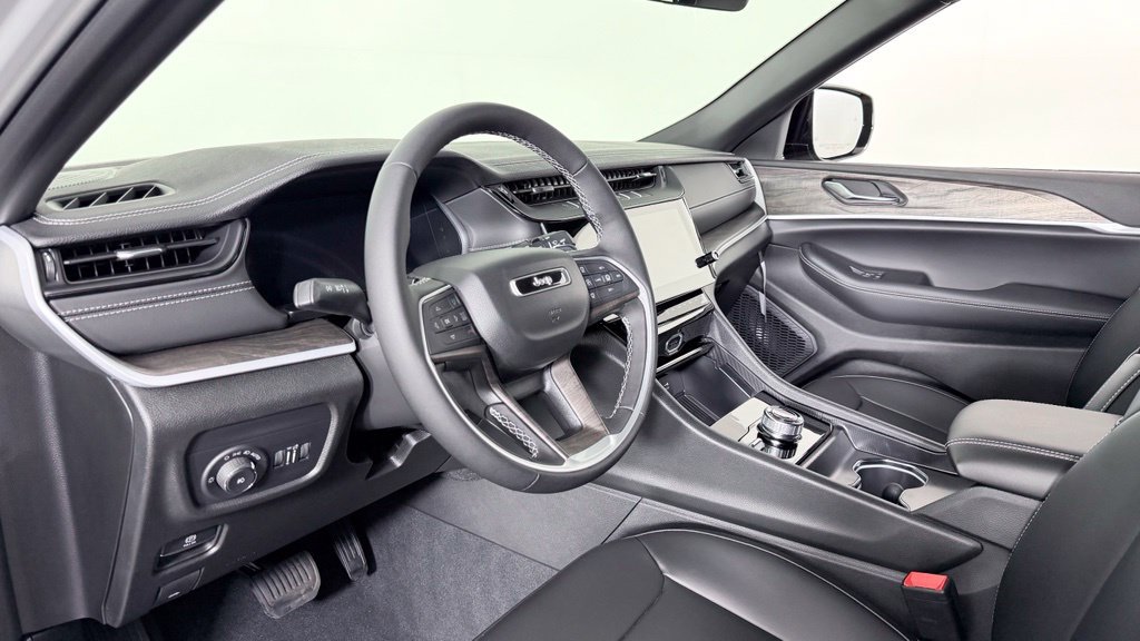 New 2027 Jeep Grand Cherokee L Limited AWD/4WD image 16