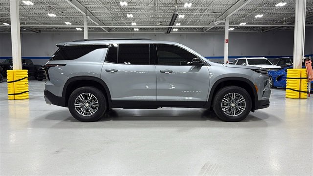 Used 2024 Chevrolet Traverse LT w/ Trailering Package image 3
