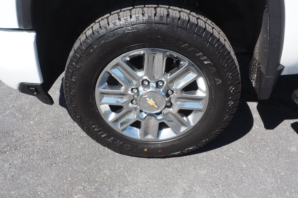 Used 2024 Chevrolet Silverado 3500 High Country w/ High Country Premium Package AWD/4WD image 9