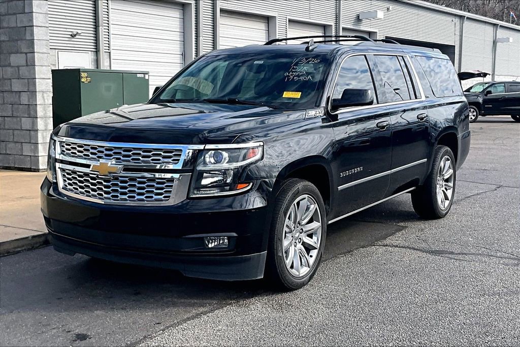 Used 2016 Chevrolet Suburban LT image 2