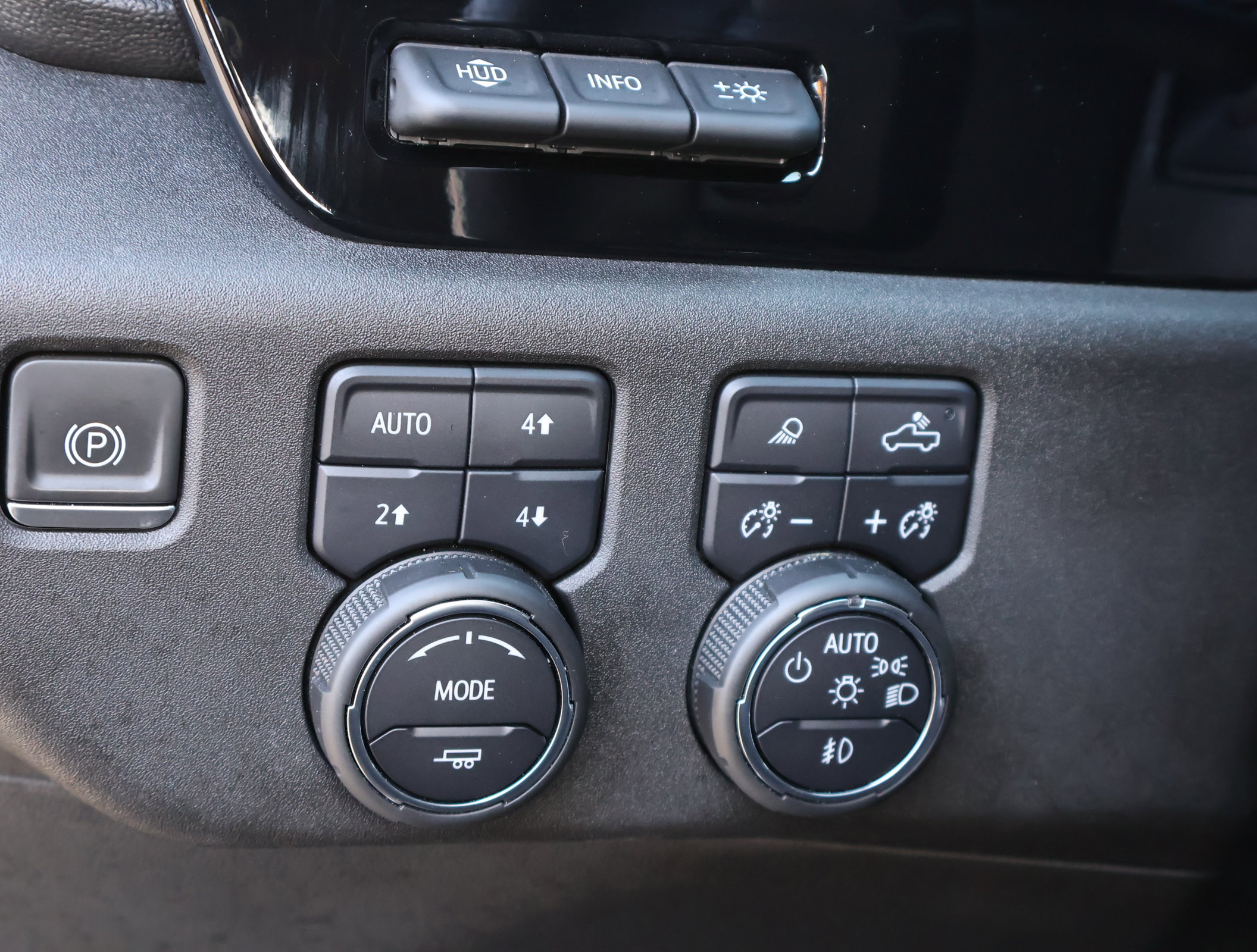 Used 2023 Chevrolet Silverado 1500 High Country w/ High Country Premium Package AWD/4WD image 15