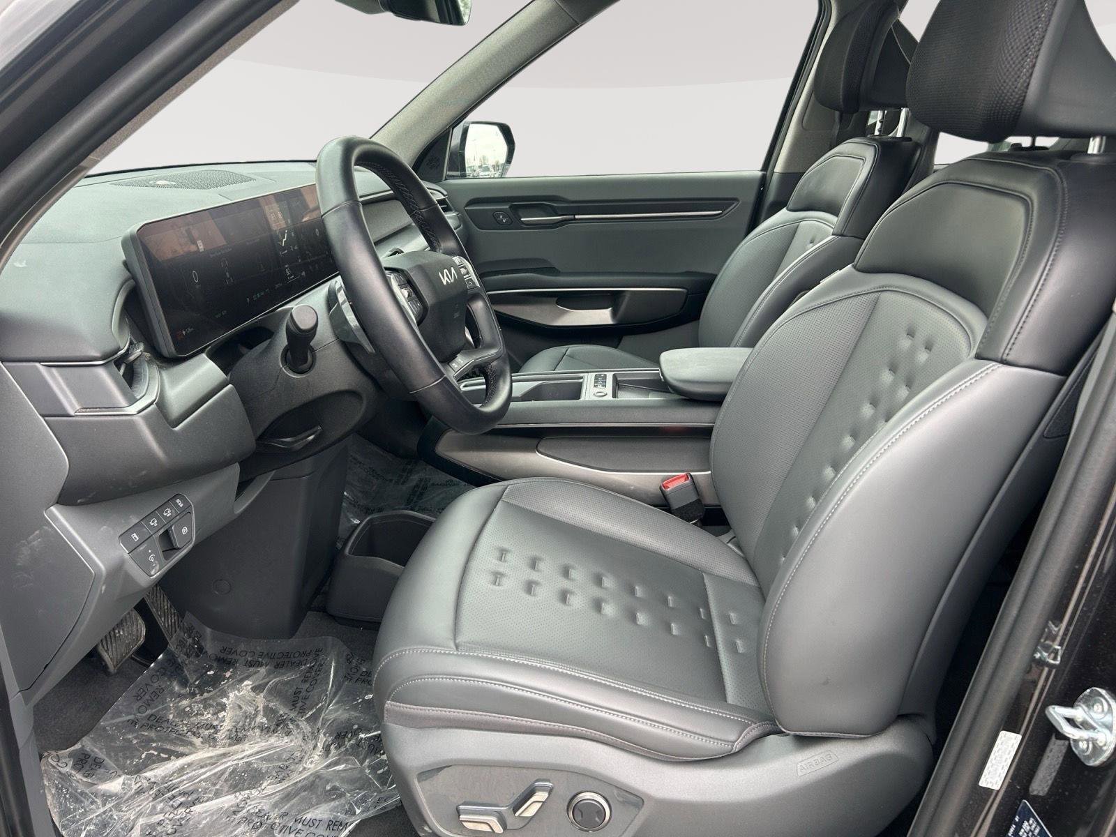 Used 2024 Kia EV9 Wind image 2