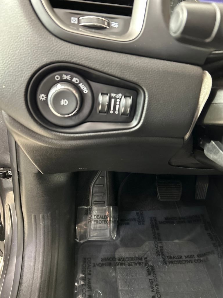 Used 2020 Jeep Renegade Limited w/ Safety and Security Group image 12