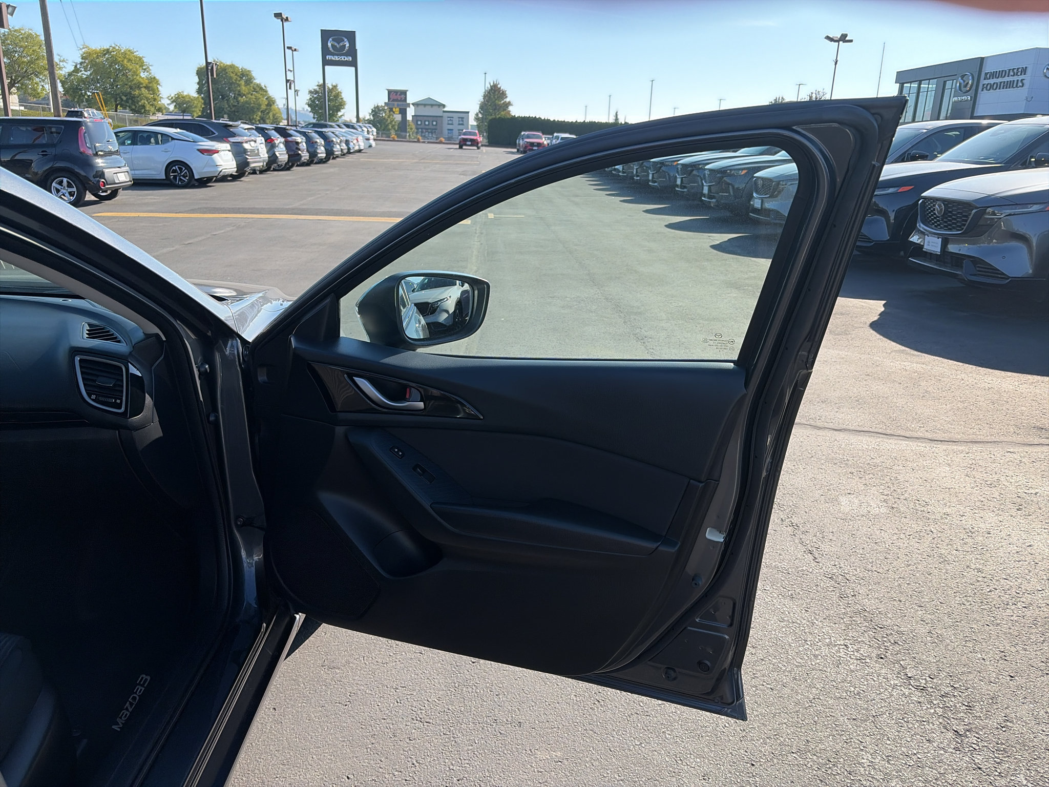 Used 2014 MAZDA MAZDA3 i Touring FWD image 17