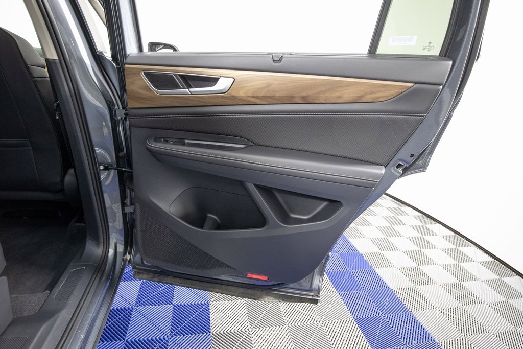 Used 2025 Volkswagen Atlas SE image 14