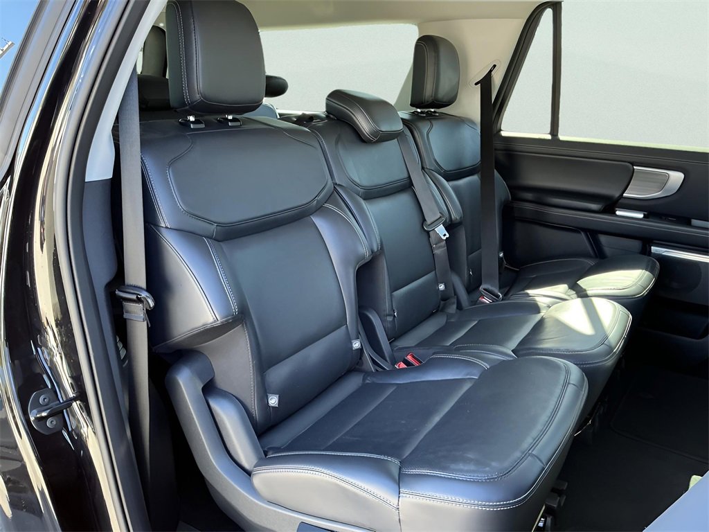 Certified 2025 Ford Expedition Max Platinum image 18