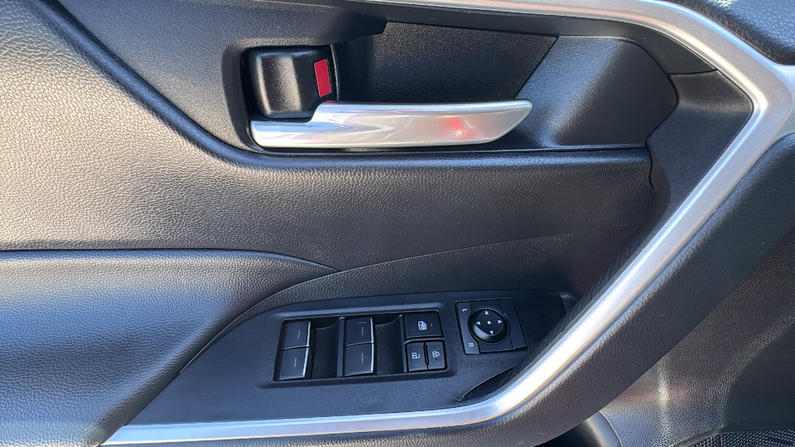 Used 2024 Toyota RAV4 XLE image 12