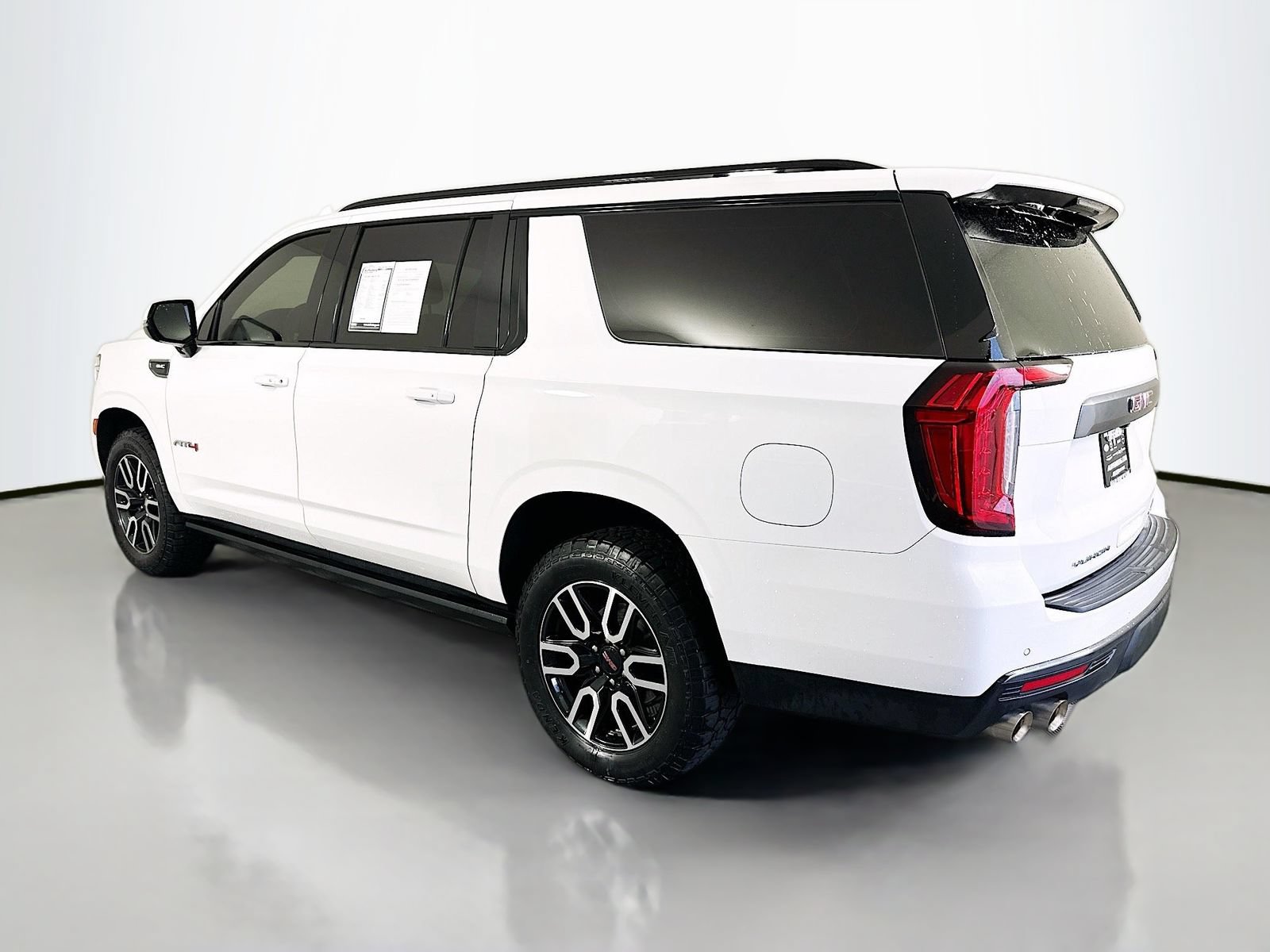 Used 2022 GMC Yukon XL AT4 AWD/4WD image 5