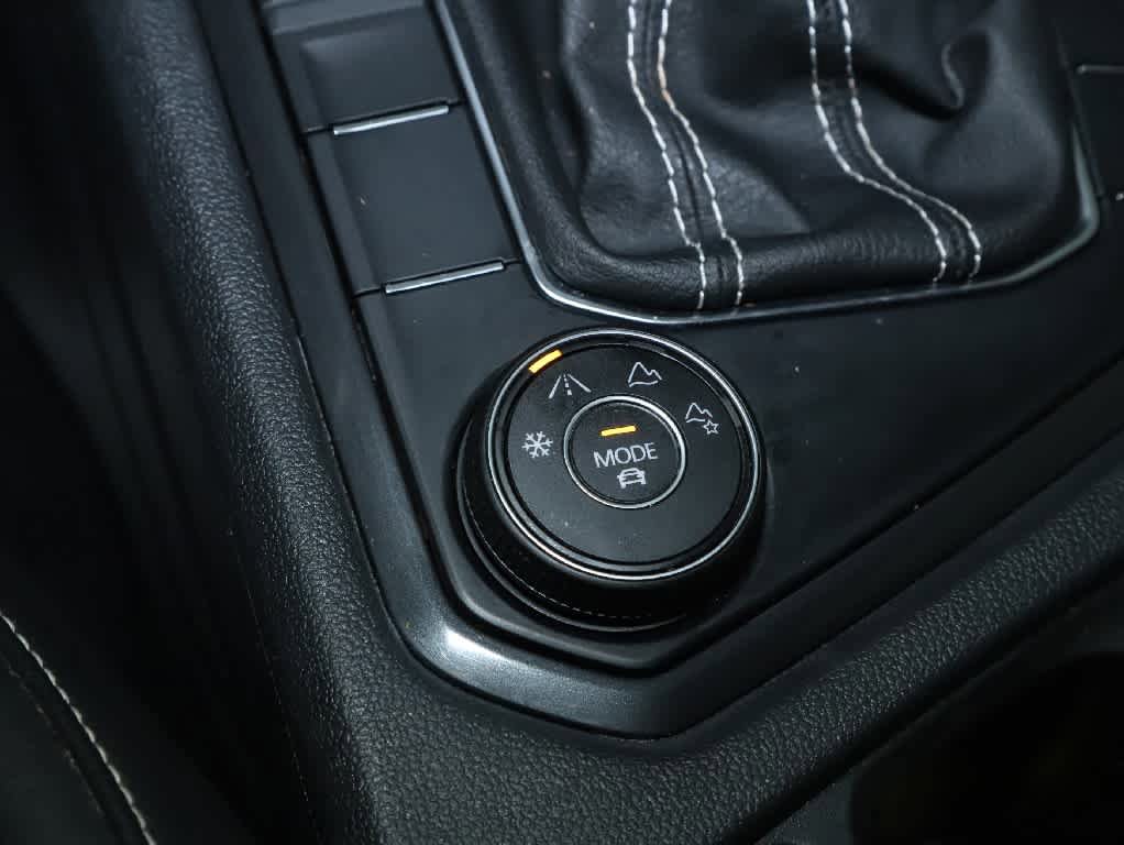 Certified 2022 Volkswagen Tiguan SE w/ Panoramic Sunroof Package image 30