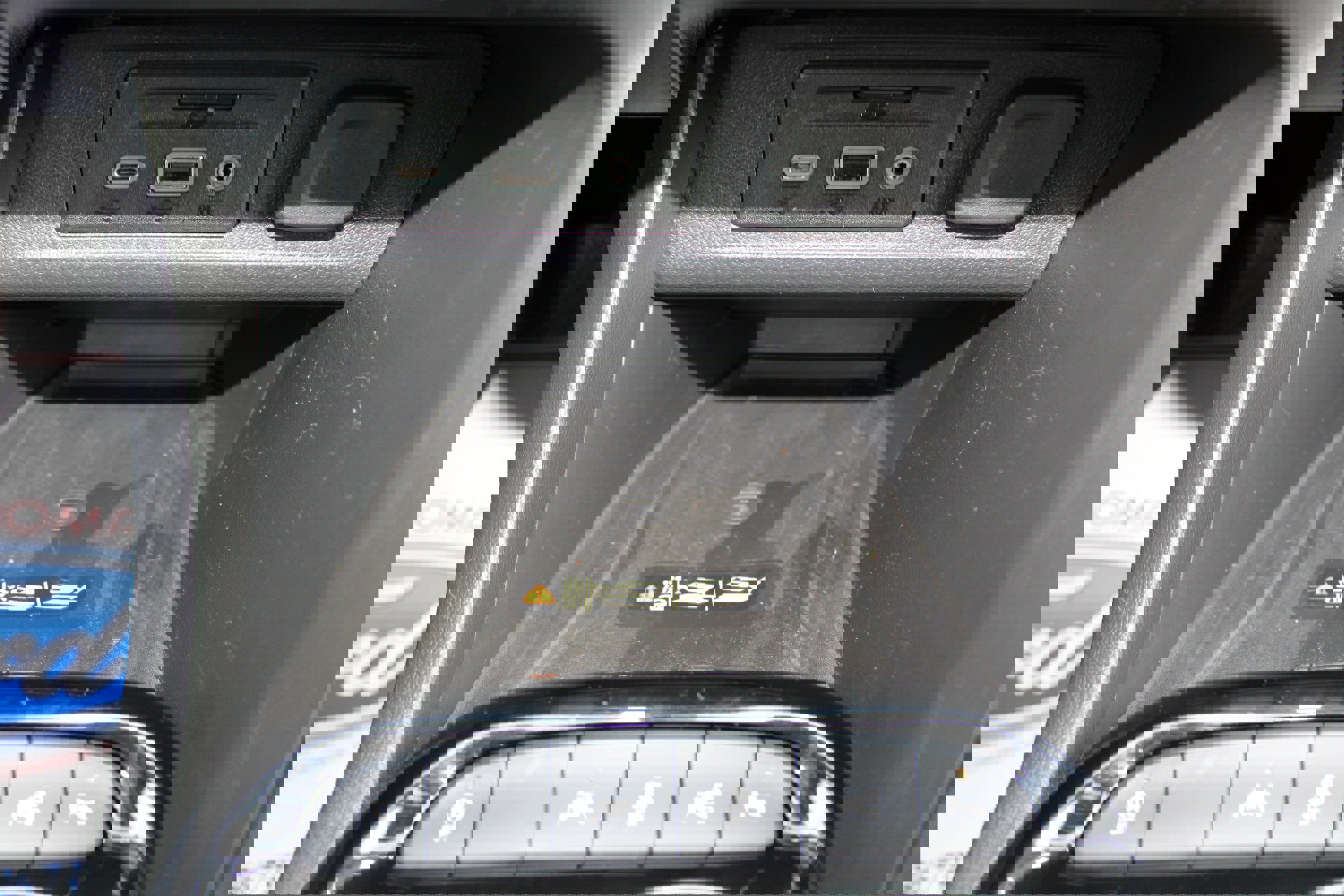 Used 2020 Buick Encore GX Essence w/ Experience Buick Package image 27