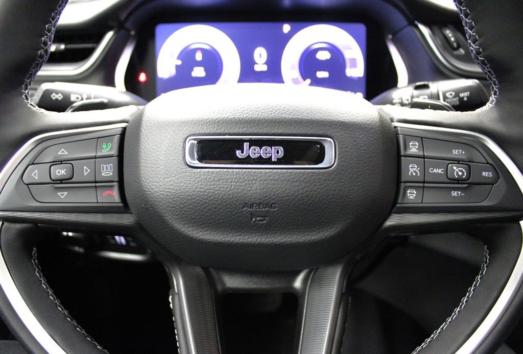 New 2025 Jeep Grand Cherokee Altitude image 11