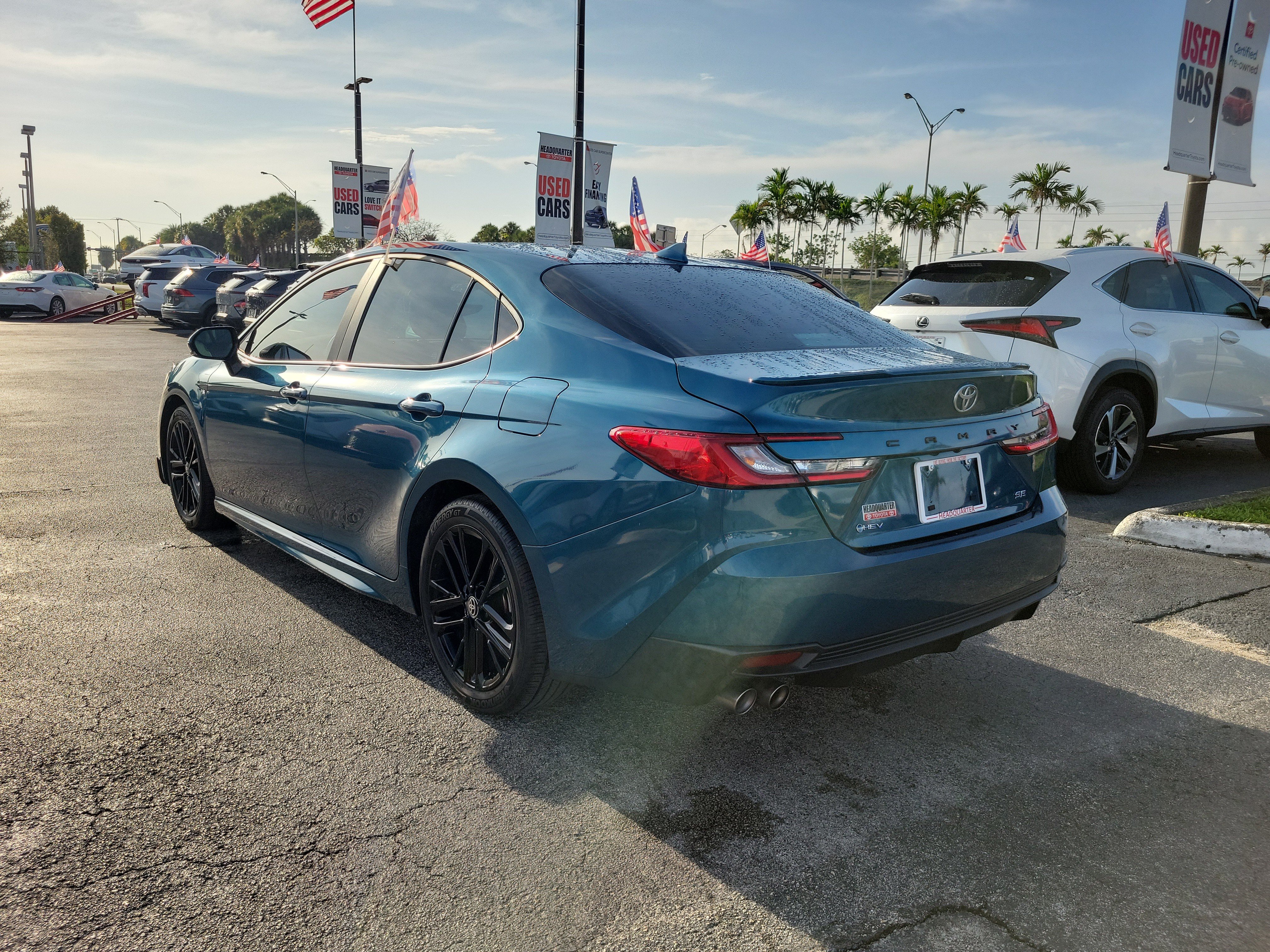 Used 2025 Toyota Camry SE FWD image 9