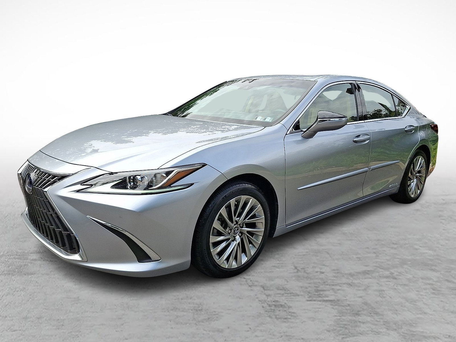 Certified 2022 Lexus ES 300h w/ Accessory Package 2 FWD image 3