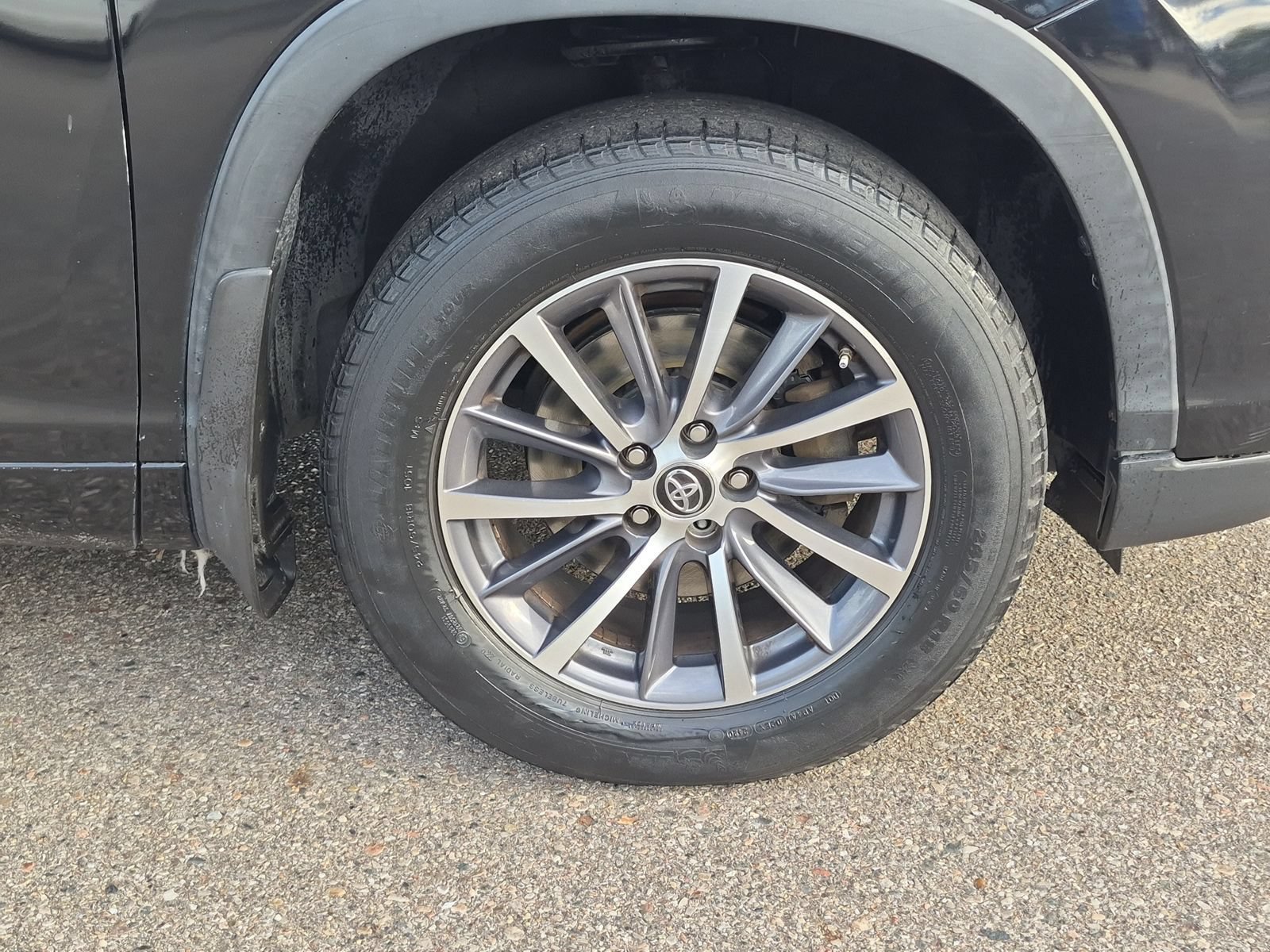 Used 2017 Toyota Highlander XLE AWD/4WD image 12