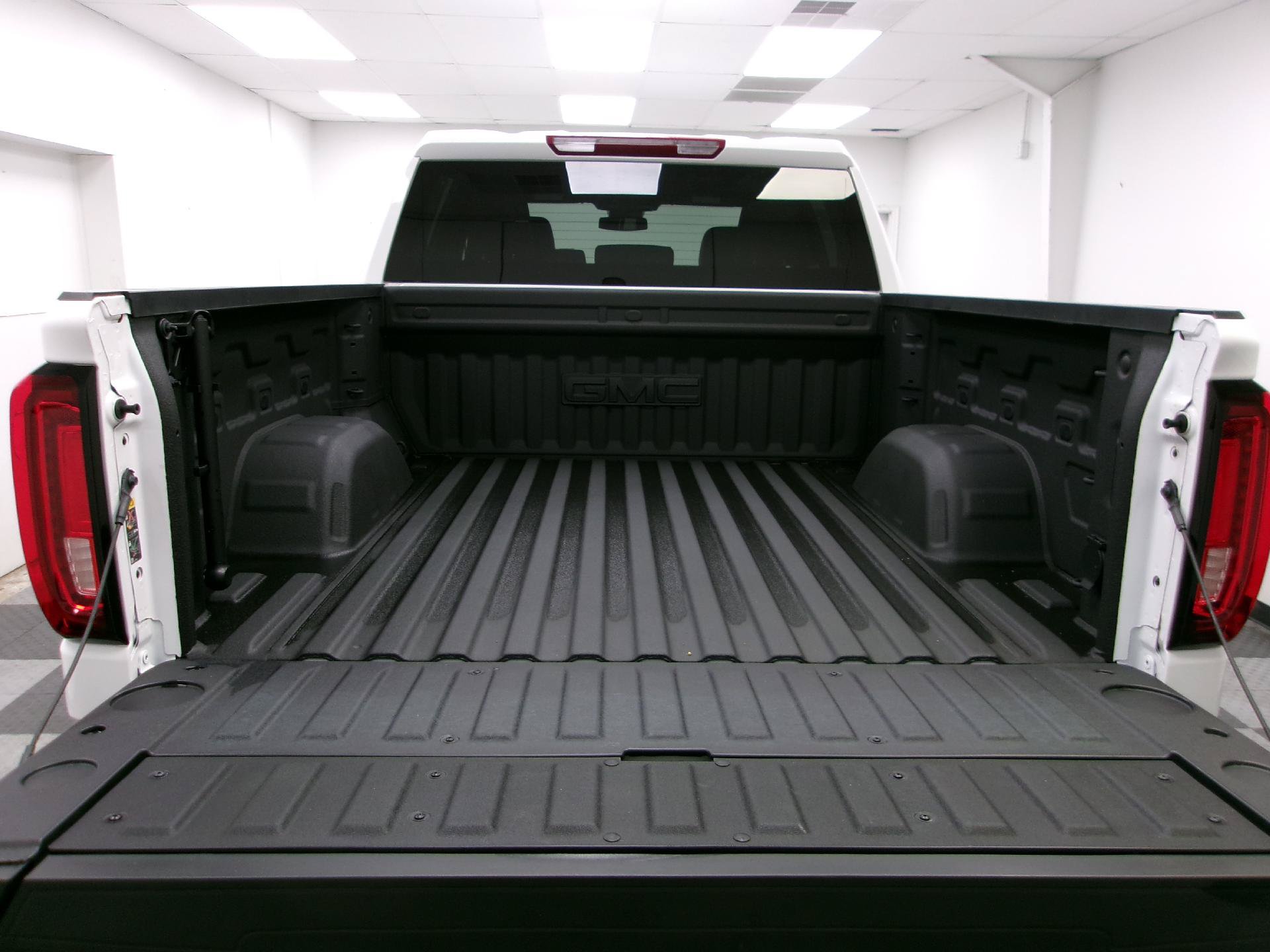 Used 2025 GMC Sierra 1500 AT4 AWD/4WD image 11