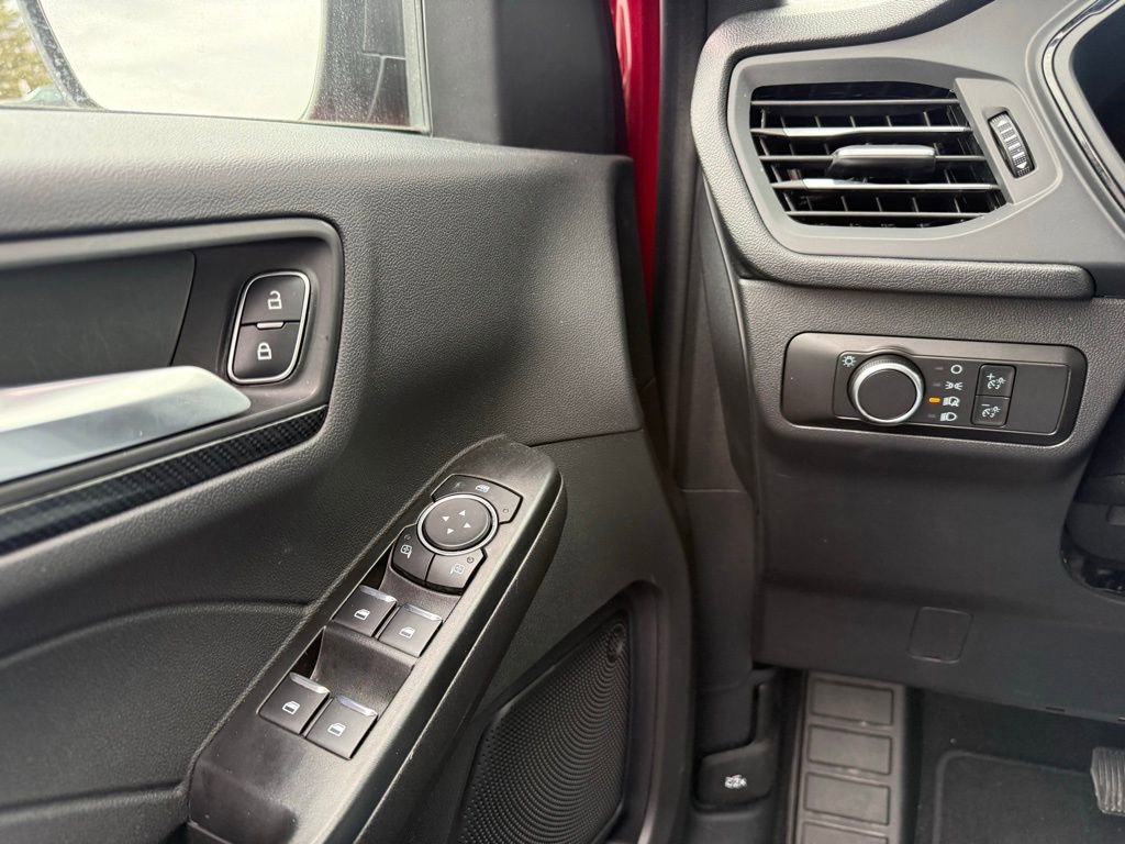 Used 2025 Ford Escape ST-Line image 12