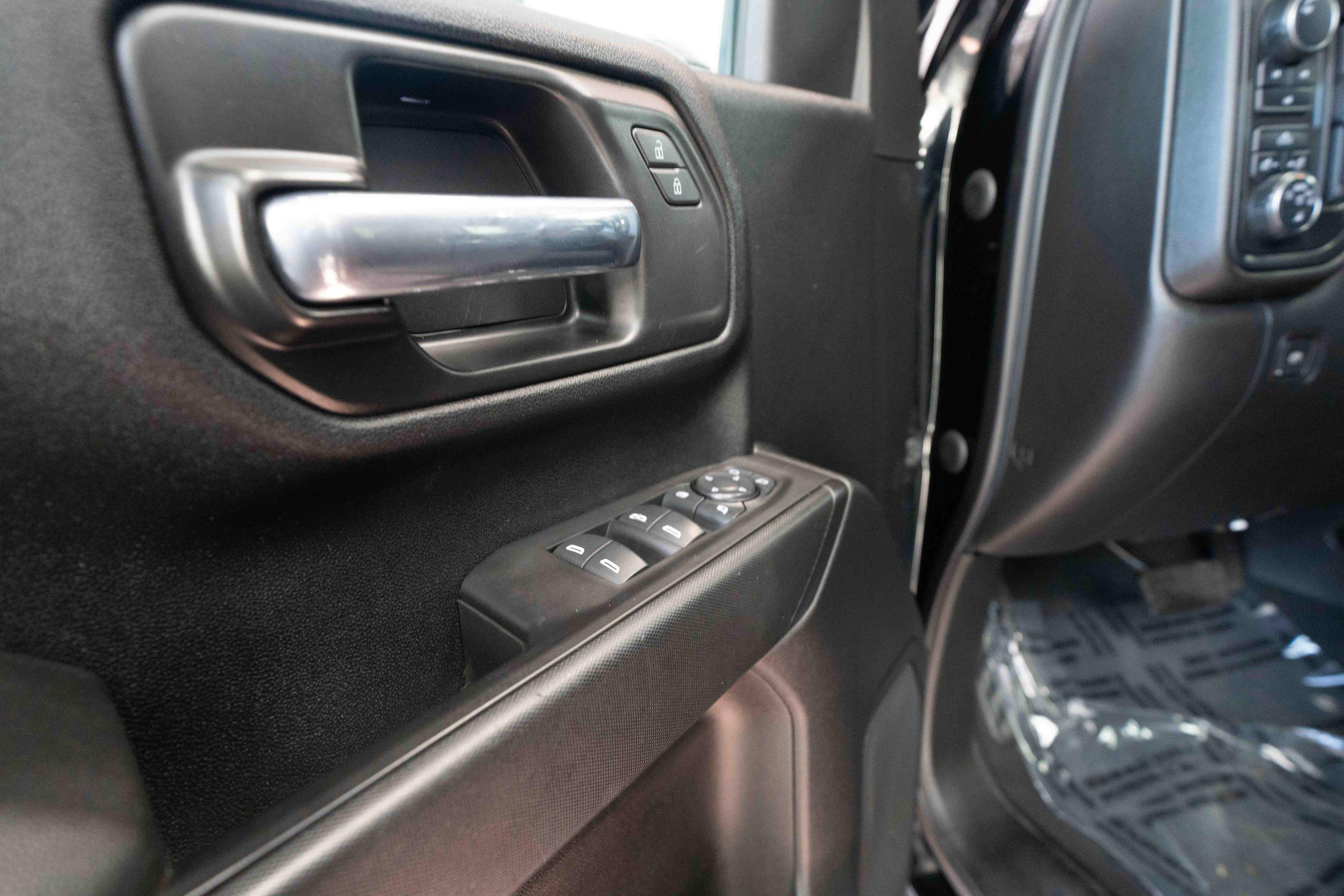 Used 2021 Chevrolet Silverado 2500 Custom w/ Custom Value Package image 7