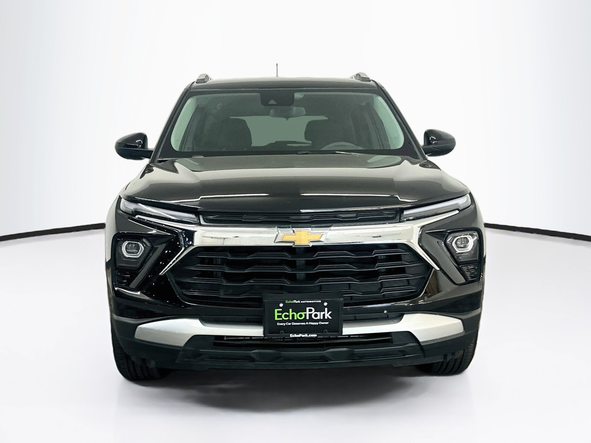 Used 2025 Chevrolet TrailBlazer LT AWD/4WD image 2