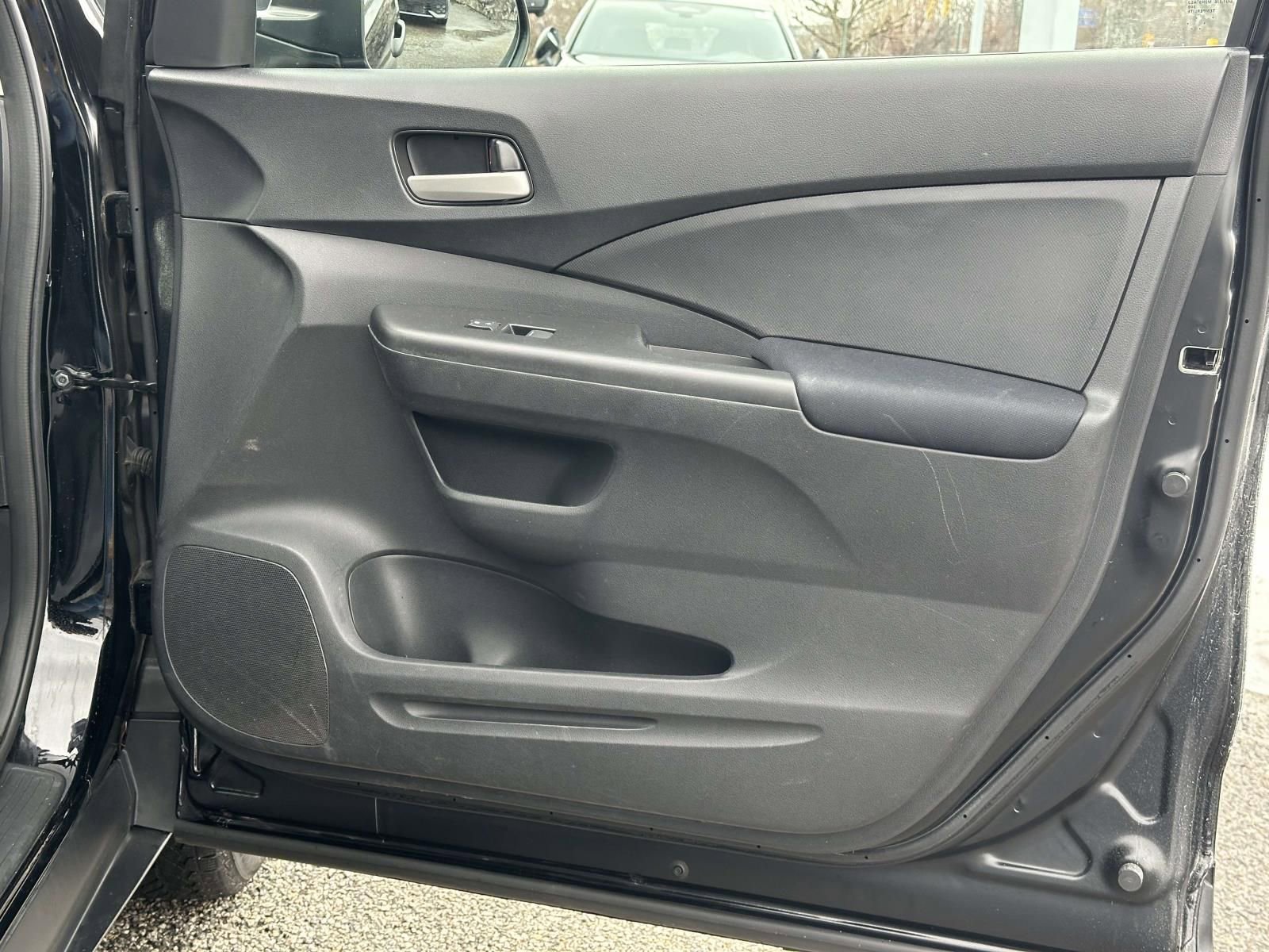 Used 2016 Honda CR-V LX image 9