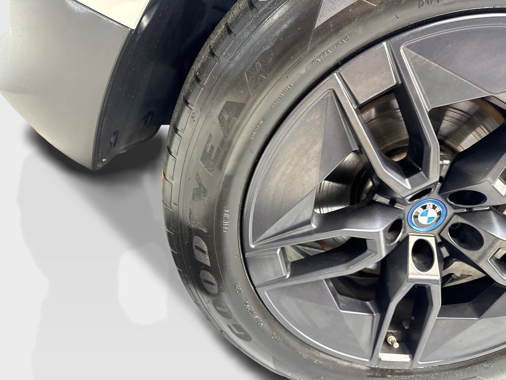 Used 2024 BMW iX xDrive50 w/ Convenience Package AWD/4WD image 88