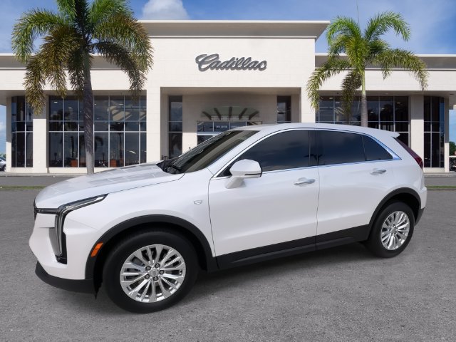 Certified 2024 Cadillac XT4 Luxury w/ Cold Weather Package FWD image 7
