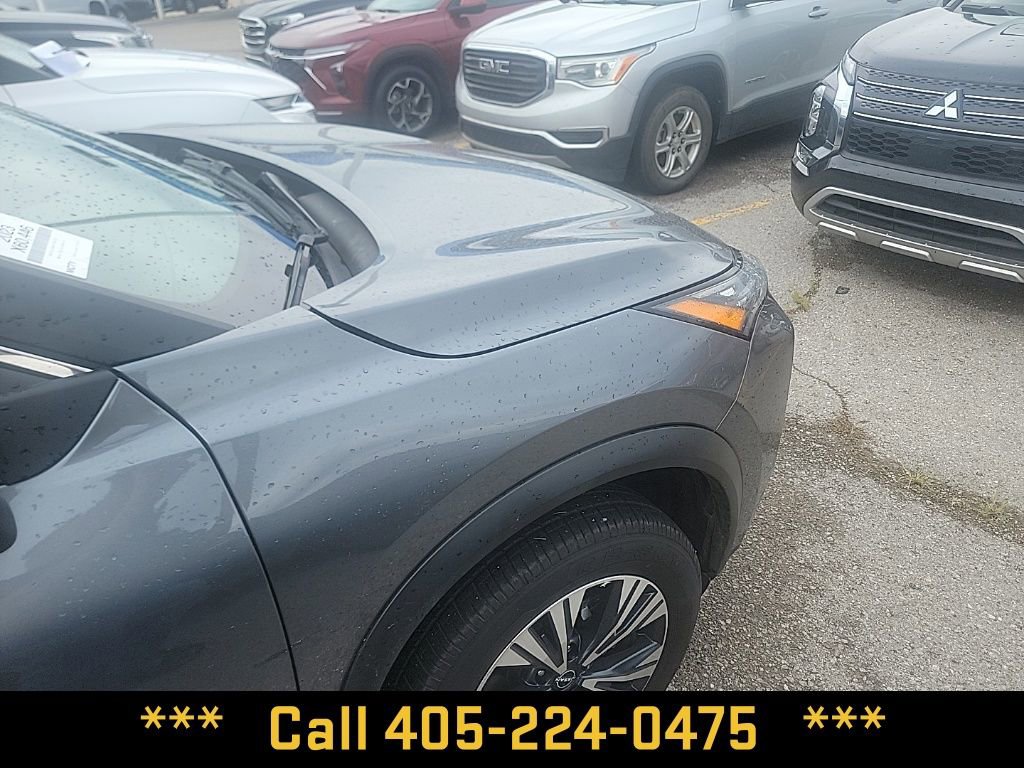 Used 2023 Nissan Rogue SV image 26