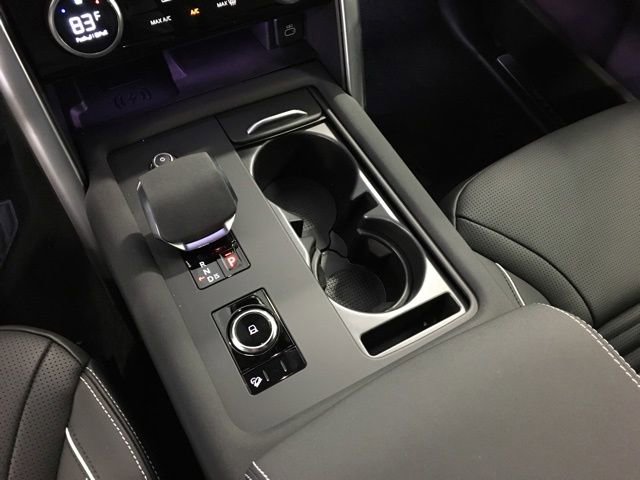 New 2023 Land Rover Discovery Metropolitan Edition image 16