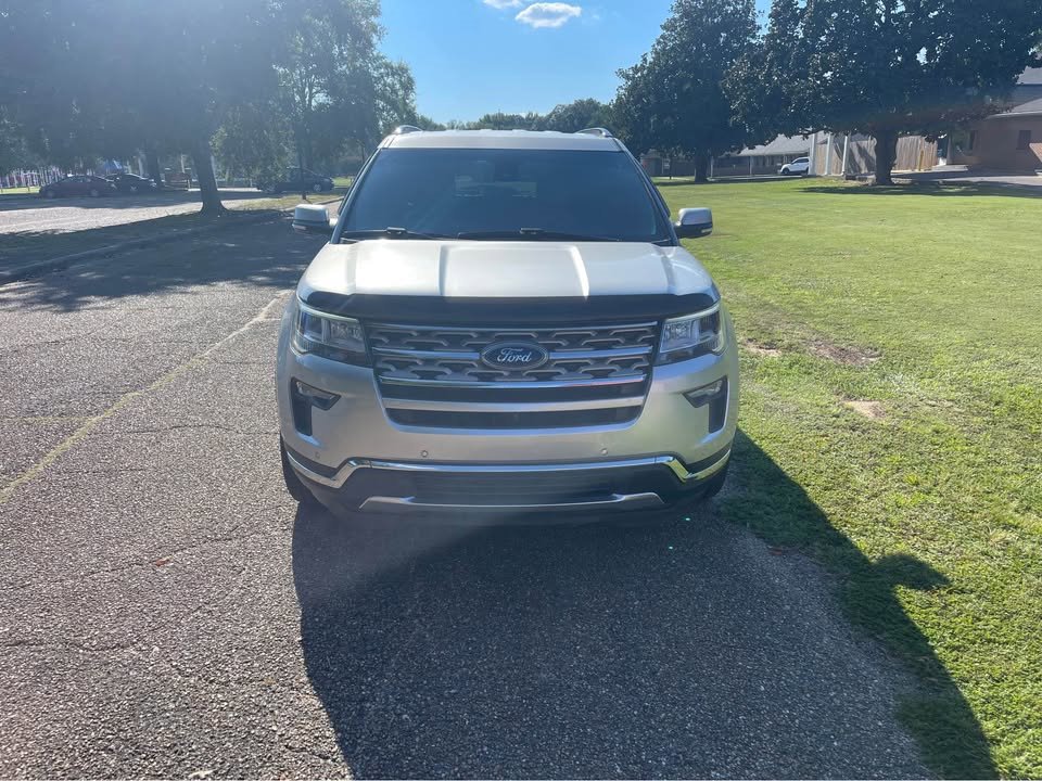 Used 2018 Ford Explorer Limited w/ Ford Safe & Smart Package image 3