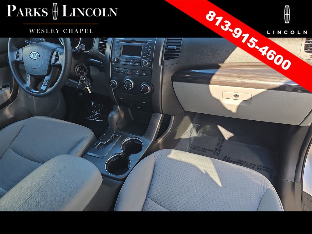 Used 2011 Kia Sorento LX w/ Convenience Pkg image 9